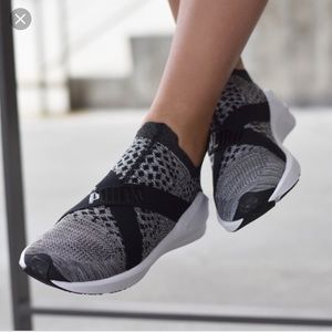 womens green knit pumas